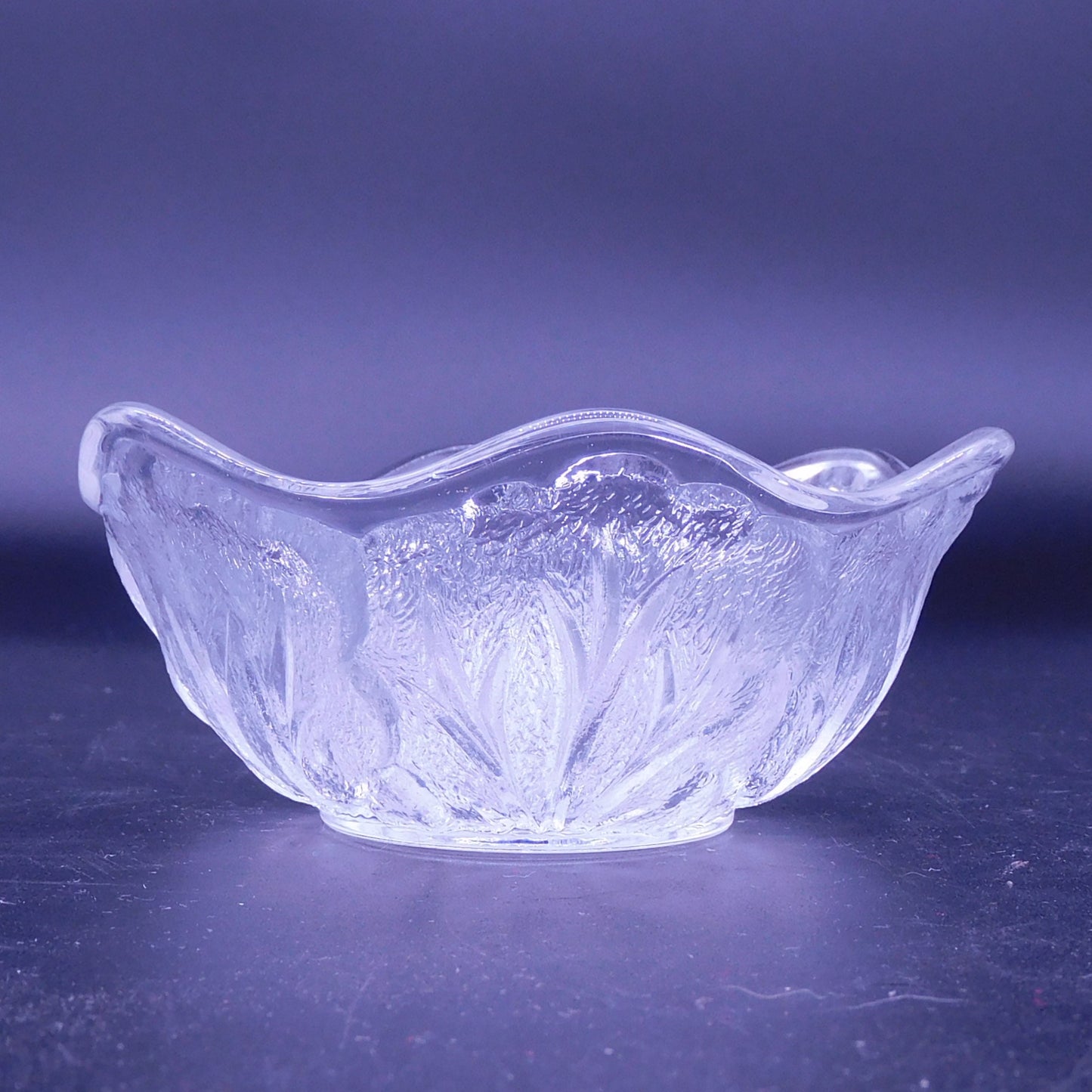 Vintage Charm: Delicate Grass-Patterned Glass Dish with Scalloped Edges - Perfect for Trinkets or Desserts! (7167)