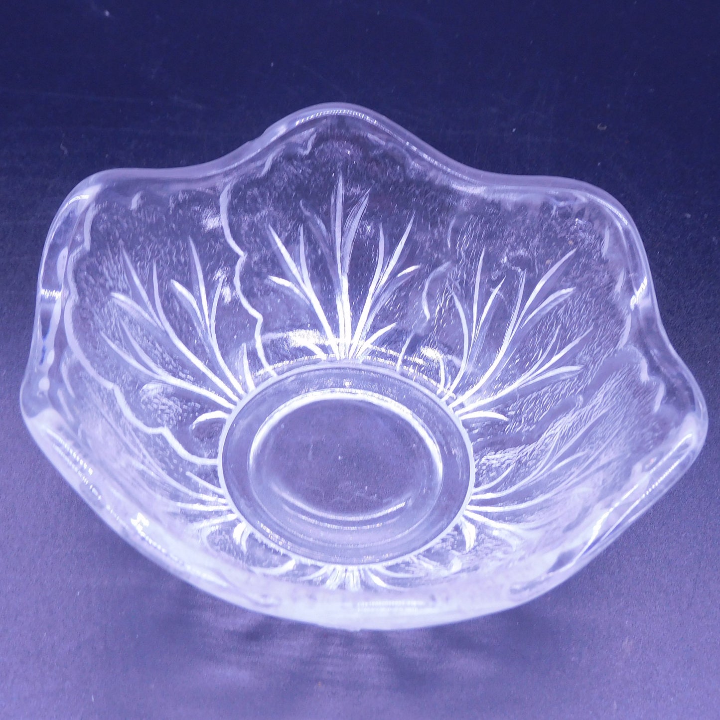 Vintage Charm: Delicate Grass-Patterned Glass Dish with Scalloped Edges - Perfect for Trinkets or Desserts! (7167)