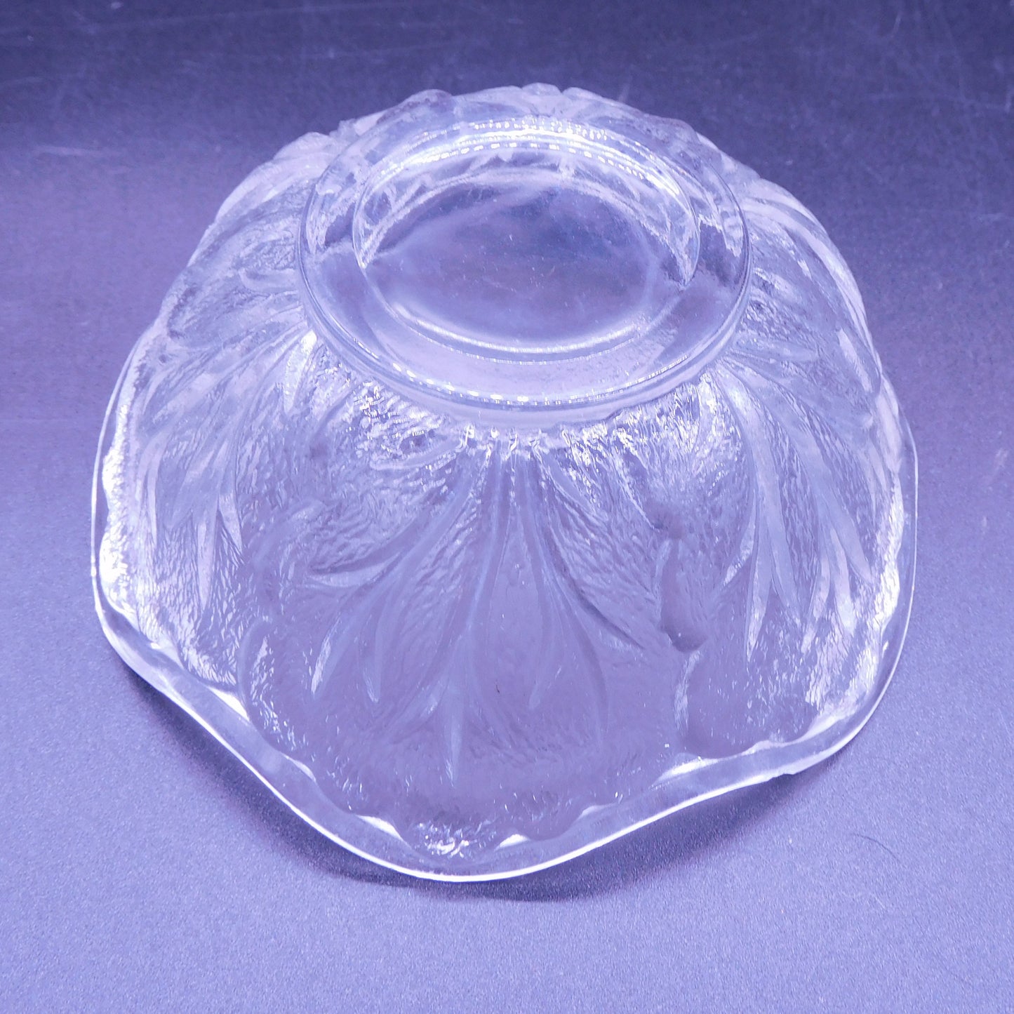 Vintage Charm: Delicate Grass-Patterned Glass Dish with Scalloped Edges - Perfect for Trinkets or Desserts! (7167)