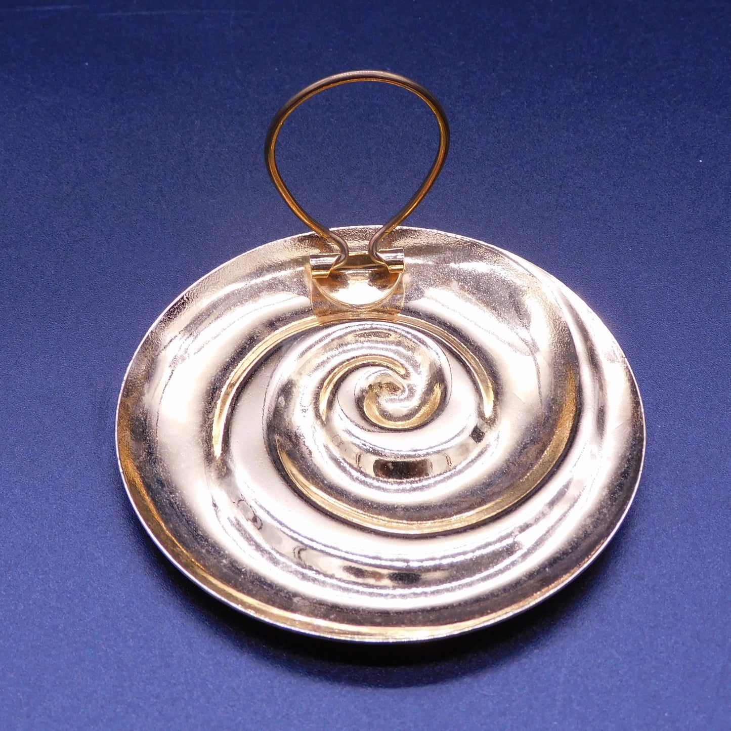 Vintage Gold Tone Swirl Scarf Holder, Chic Accessory (7191c)