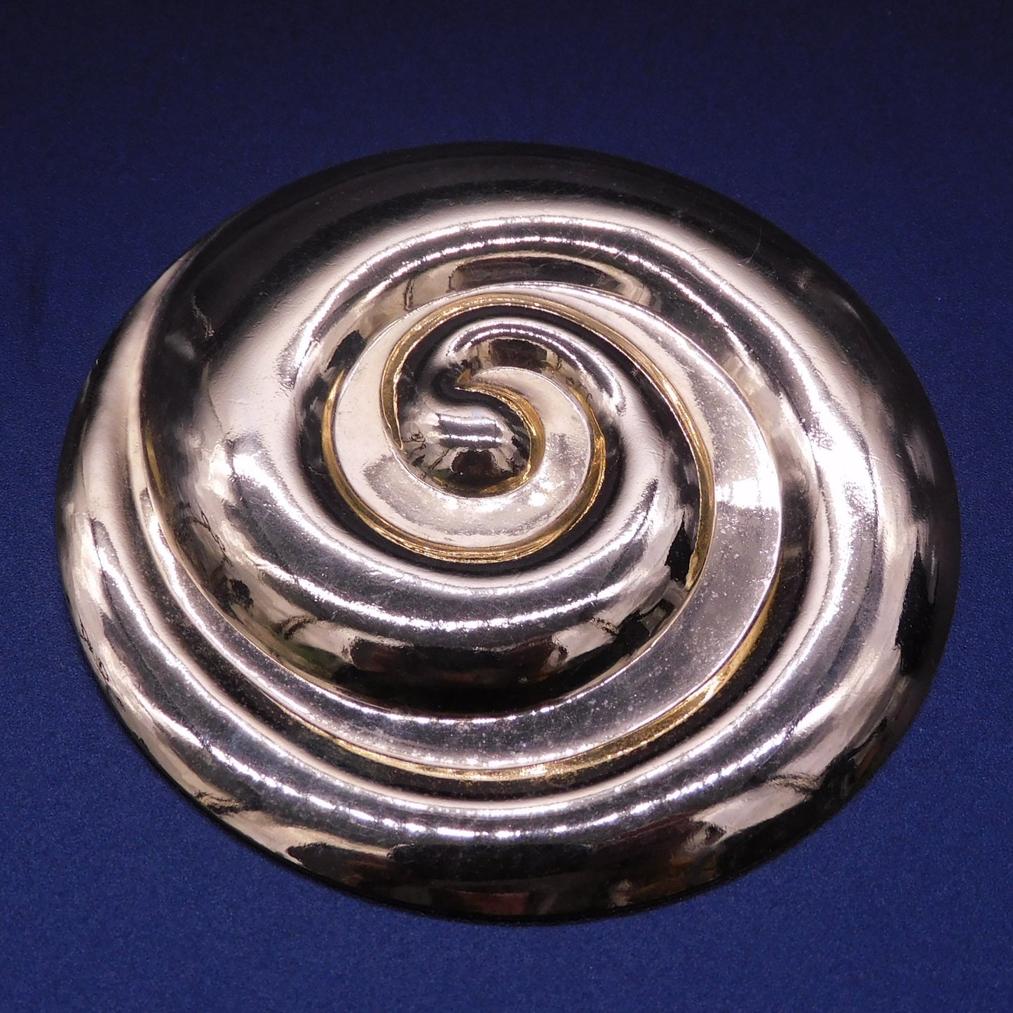 Vintage Gold Tone Swirl Scarf Holder, Chic Accessory (7191c)