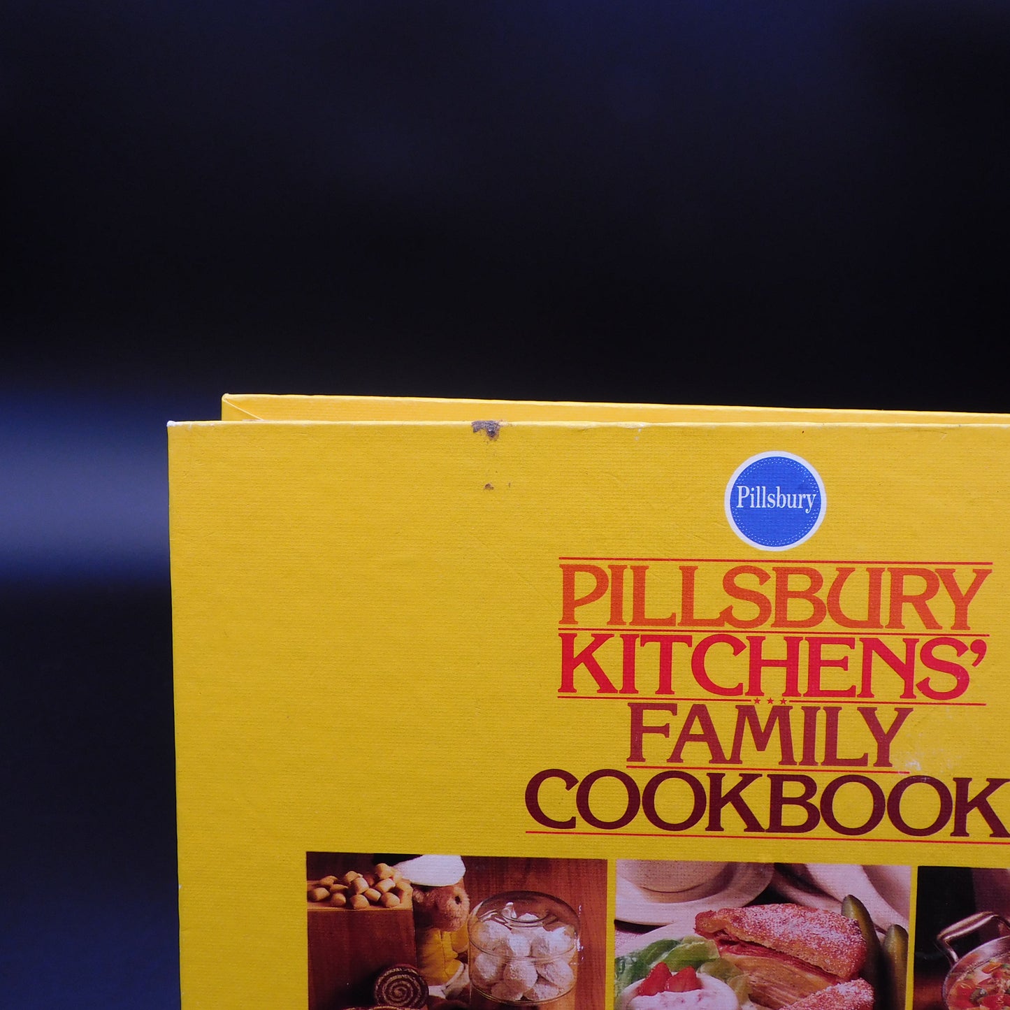 1979 Pillsbury Kitchen's Cookbook, Ring Notebook Style Binding 7296rw