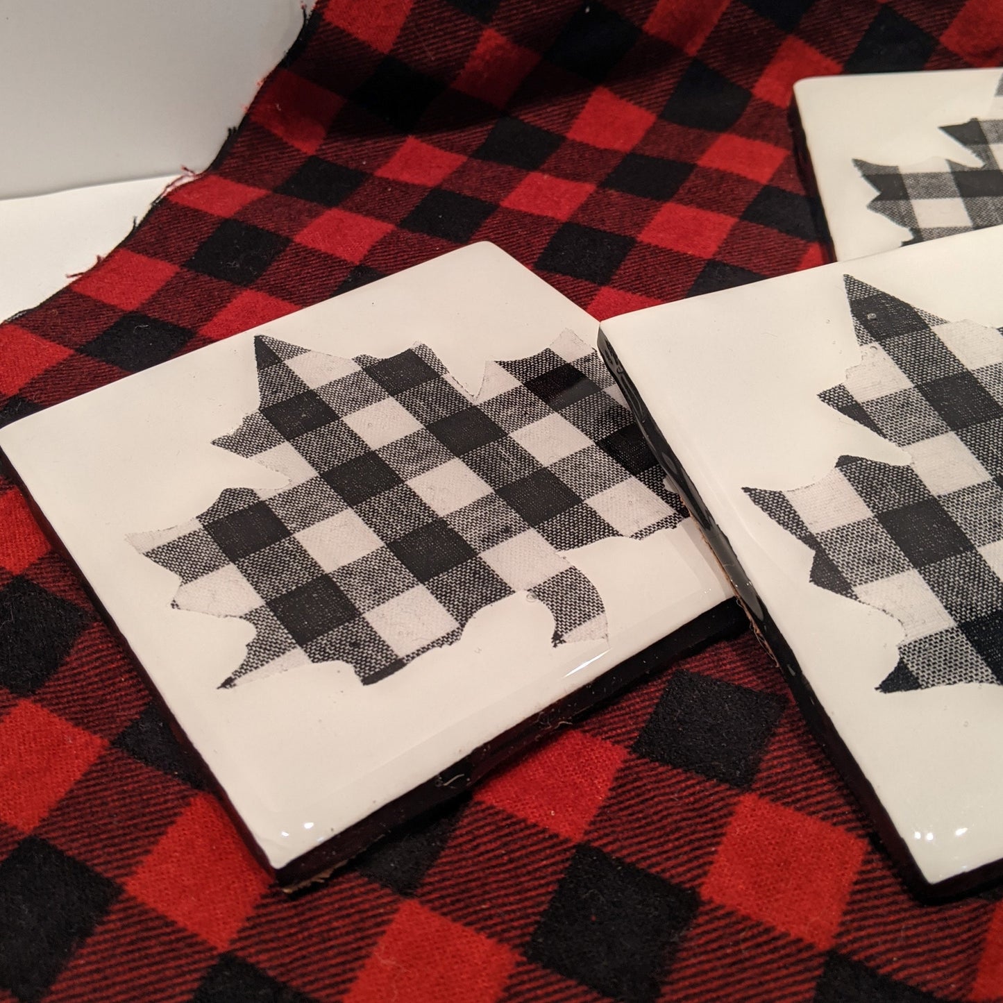 Maple Leaf Coaster, Set of 4, Black and White Plaid, Tile, Resin Sealed, Bar Ware, Drink Holder (5948) FREE SHIPPING!!