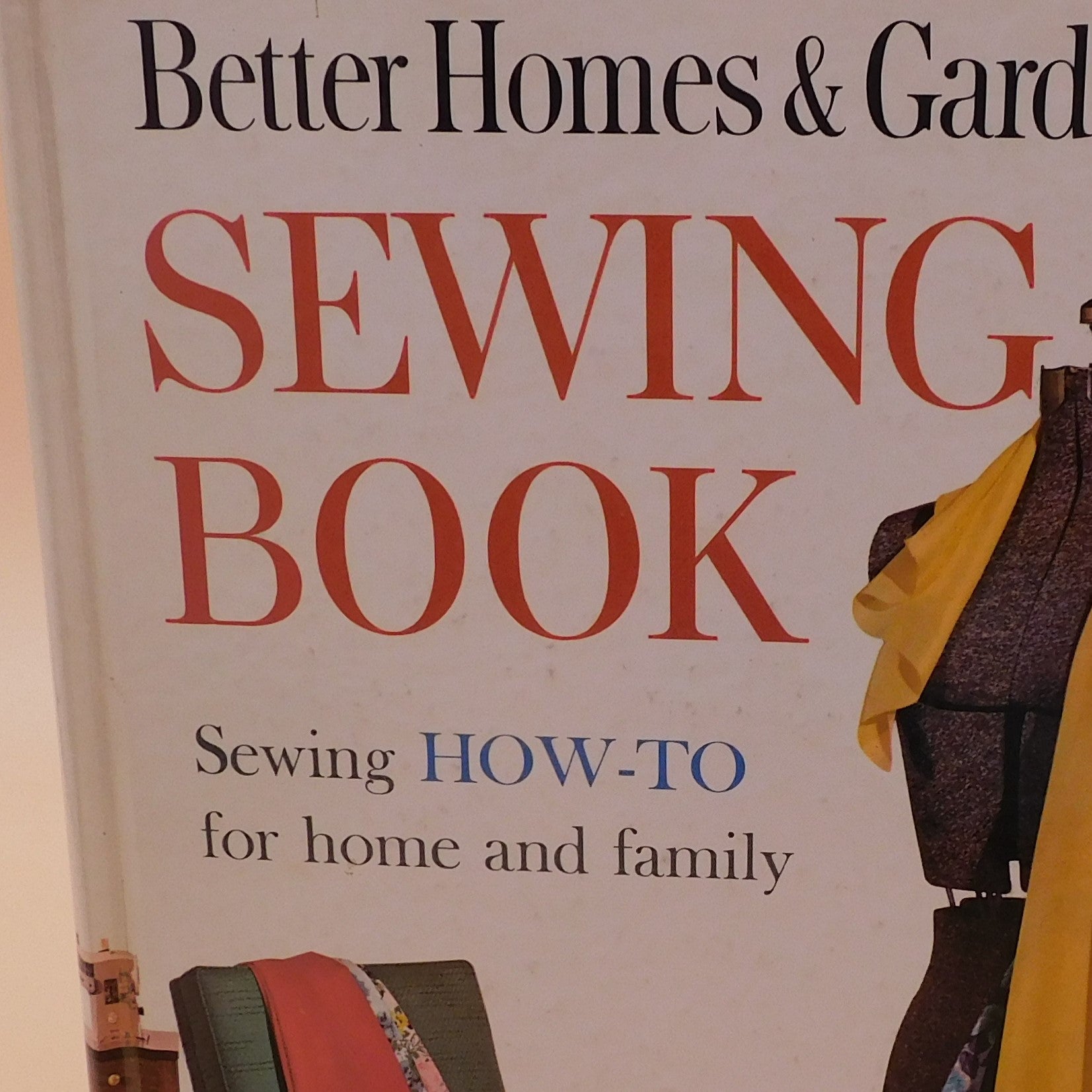 Vintage Better Homes and Gardens 1961 Sewing Book (R145)