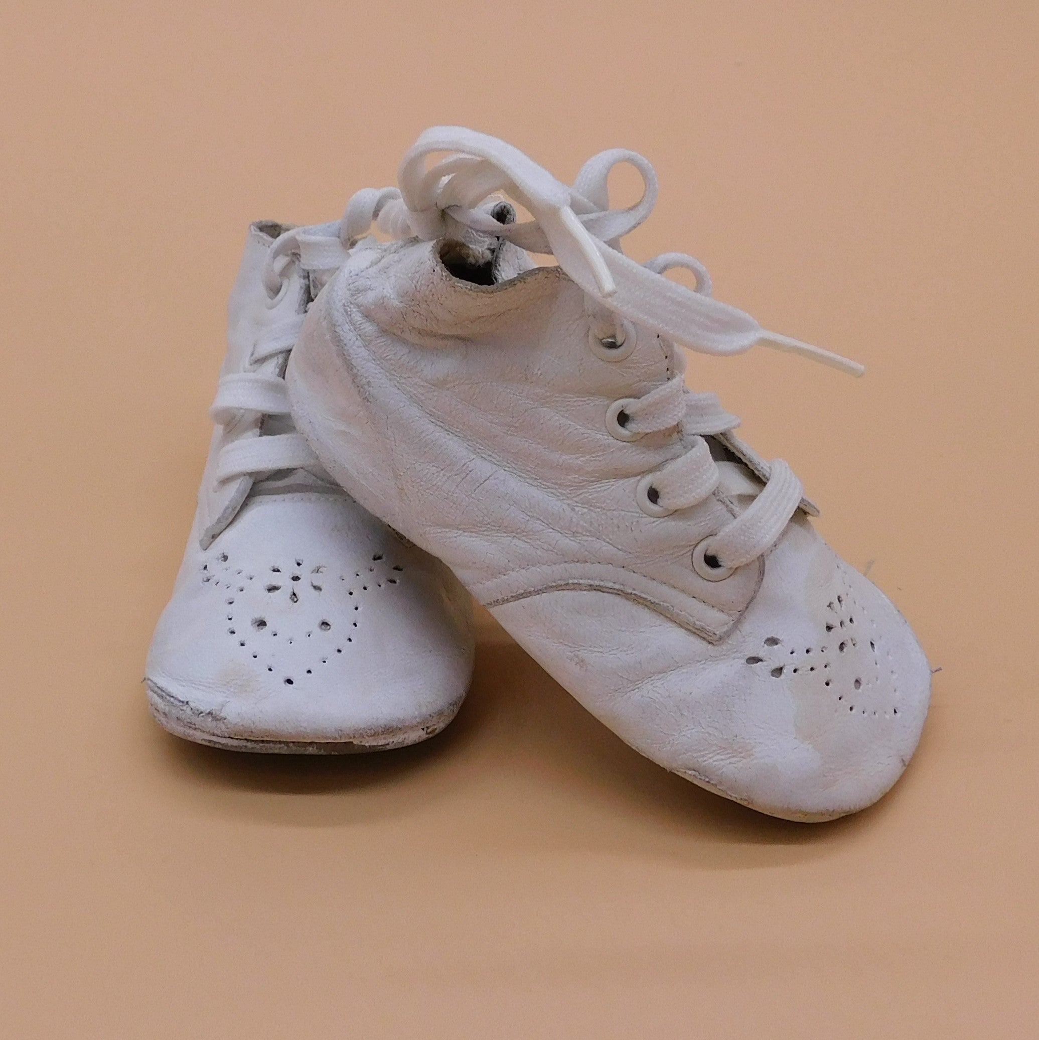 White leather clearance shoes vintage